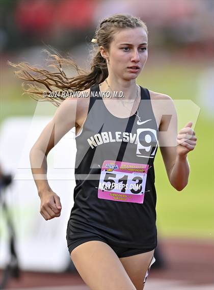 Thumbnail 1 in IHSAA Final (800 Meter)  photogallery.