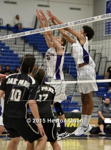 Thumbnail 2 in Oak Park vs Valencia (CIF-SS D2 Final) photogallery.