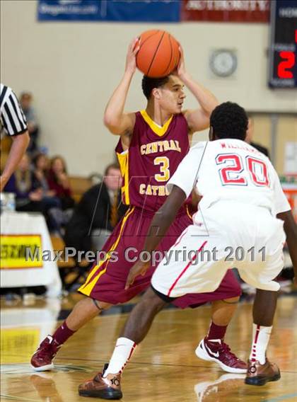 Thumbnail 2 in Riverside vs. Central Catholic (Les Schwab Invitational) photogallery.