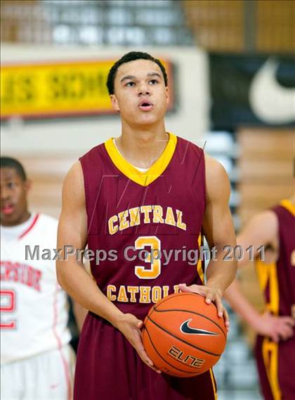 Thumbnail 2 in Riverside vs. Central Catholic (Les Schwab Invitational) photogallery.