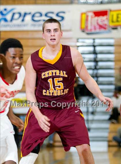 Thumbnail 2 in Riverside vs. Central Catholic (Les Schwab Invitational) photogallery.