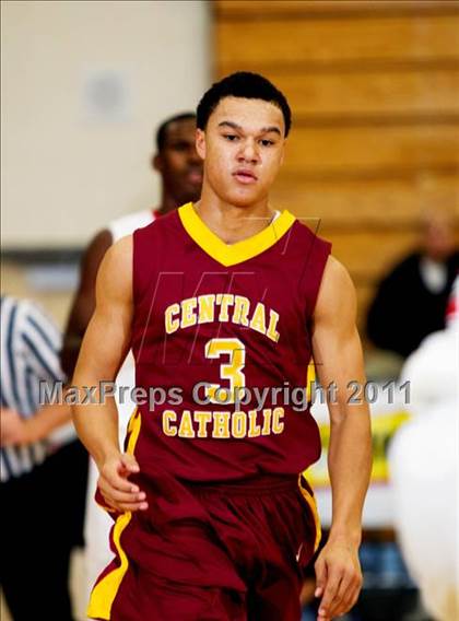 Thumbnail 1 in Riverside vs. Central Catholic (Les Schwab Invitational) photogallery.