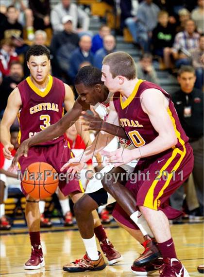 Thumbnail 3 in Riverside vs. Central Catholic (Les Schwab Invitational) photogallery.