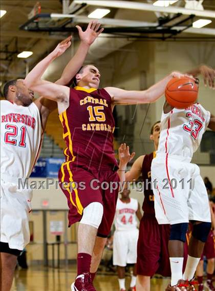 Thumbnail 2 in Riverside vs. Central Catholic (Les Schwab Invitational) photogallery.