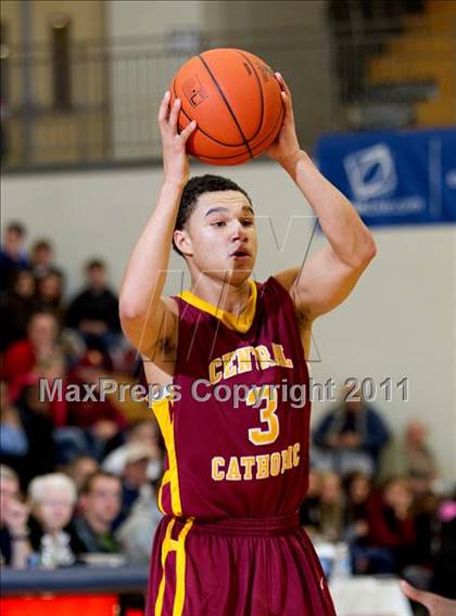 Thumbnail 1 in Riverside vs. Central Catholic (Les Schwab Invitational) photogallery.