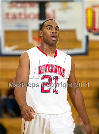 Thumbnail 3 in Riverside vs. Central Catholic (Les Schwab Invitational) photogallery.