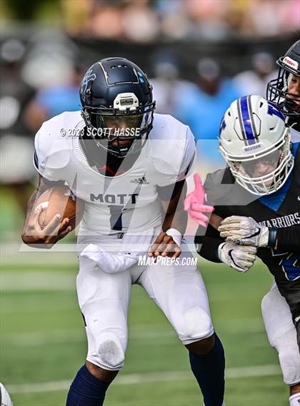 Thumbnail 1 in Mott @ Walled Lake Western photogallery.
