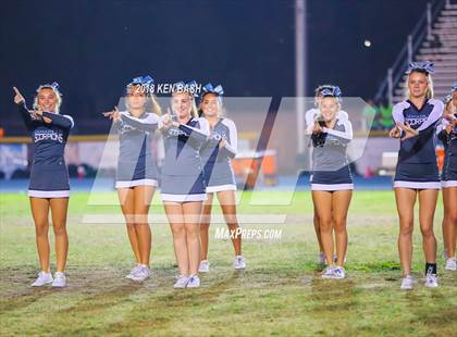 Thumbnail 3 in Royal @ Camarillo photogallery.
