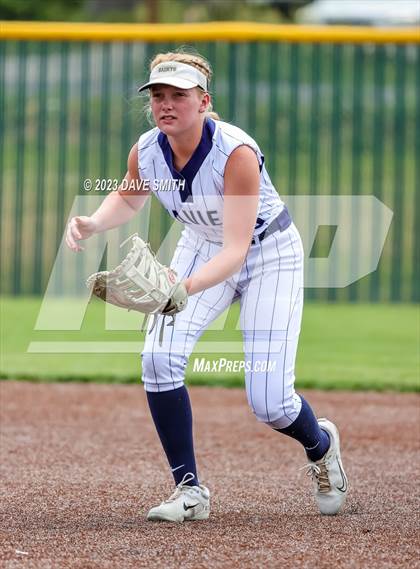 Thumbnail 2 in Indianola vs Xavier (Xavier Varsity Classic) photogallery.