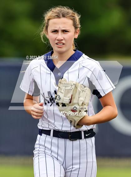 Thumbnail 3 in Indianola vs Xavier (Xavier Varsity Classic) photogallery.