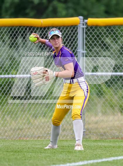 Thumbnail 3 in Indianola vs Xavier (Xavier Varsity Classic) photogallery.