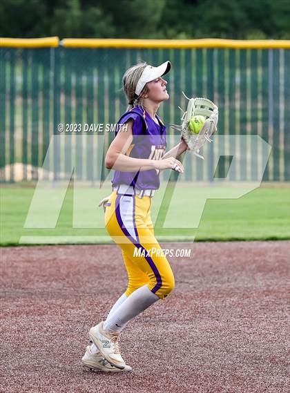 Thumbnail 3 in Indianola vs Xavier (Xavier Varsity Classic) photogallery.