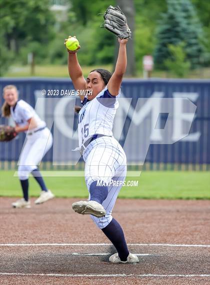 Thumbnail 3 in Indianola vs Xavier (Xavier Varsity Classic) photogallery.