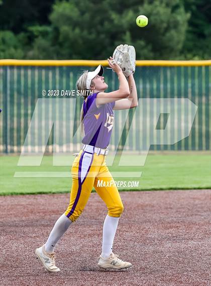 Thumbnail 1 in Indianola vs Xavier (Xavier Varsity Classic) photogallery.