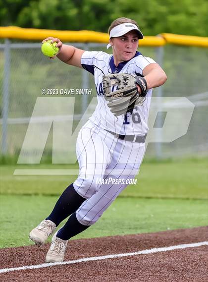 Thumbnail 3 in Indianola vs Xavier (Xavier Varsity Classic) photogallery.
