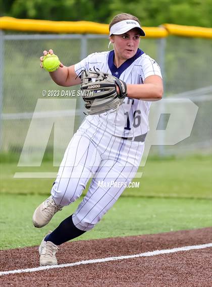 Thumbnail 2 in Indianola vs Xavier (Xavier Varsity Classic) photogallery.