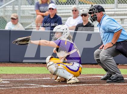 Thumbnail 3 in Indianola vs Xavier (Xavier Varsity Classic) photogallery.
