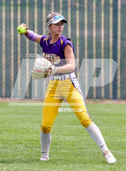 Thumbnail 3 in Indianola vs Xavier (Xavier Varsity Classic) photogallery.