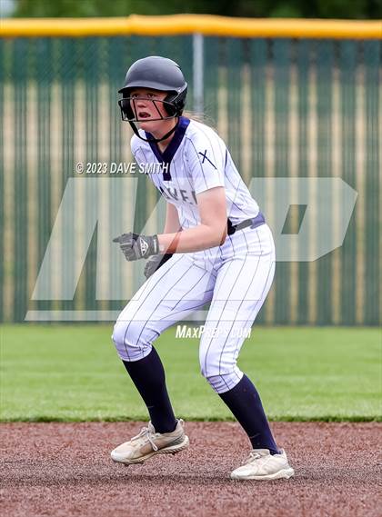 Thumbnail 2 in Indianola vs Xavier (Xavier Varsity Classic) photogallery.