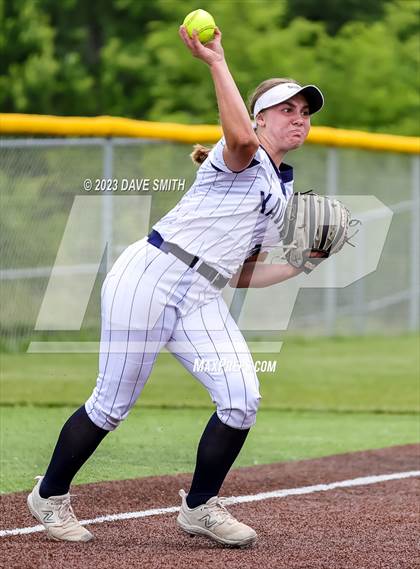 Thumbnail 3 in Indianola vs Xavier (Xavier Varsity Classic) photogallery.