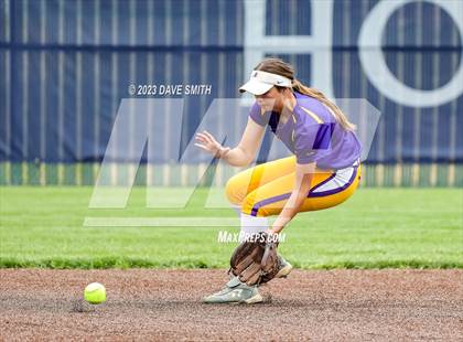 Thumbnail 2 in Indianola vs Xavier (Xavier Varsity Classic) photogallery.