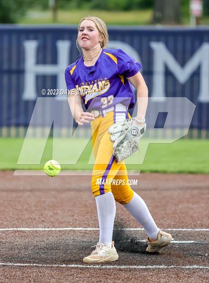 Thumbnail 2 in Indianola vs Xavier (Xavier Varsity Classic) photogallery.
