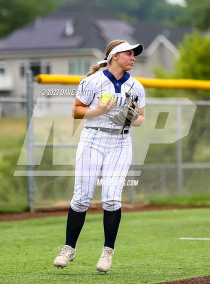 Thumbnail 2 in Indianola vs Xavier (Xavier Varsity Classic) photogallery.