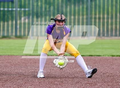 Thumbnail 3 in Indianola vs Xavier (Xavier Varsity Classic) photogallery.
