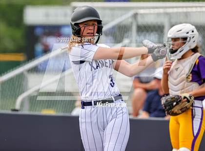 Thumbnail 3 in Indianola vs Xavier (Xavier Varsity Classic) photogallery.