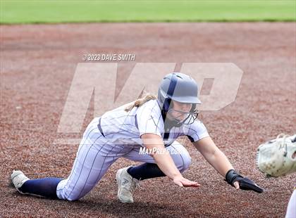 Thumbnail 1 in Indianola vs Xavier (Xavier Varsity Classic) photogallery.