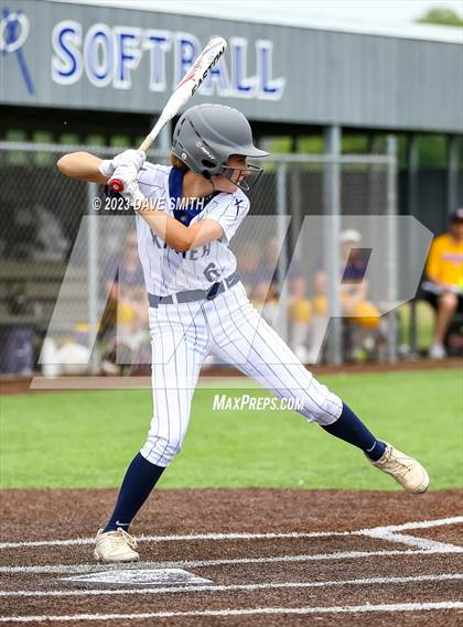 Thumbnail 3 in Indianola vs Xavier (Xavier Varsity Classic) photogallery.