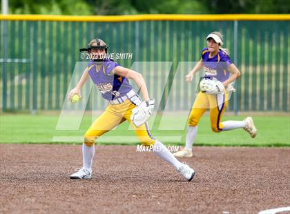 Thumbnail 1 in Indianola vs Xavier (Xavier Varsity Classic) photogallery.