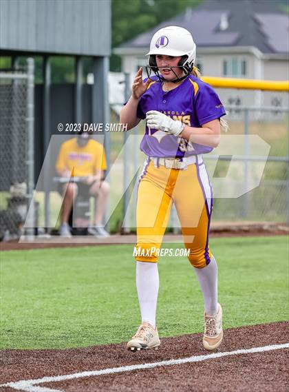 Thumbnail 3 in Indianola vs Xavier (Xavier Varsity Classic) photogallery.