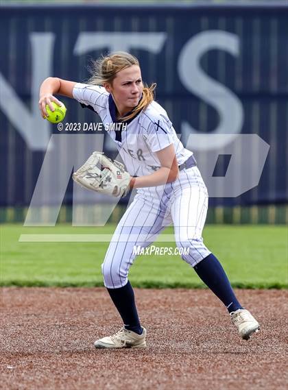 Thumbnail 1 in Indianola vs Xavier (Xavier Varsity Classic) photogallery.