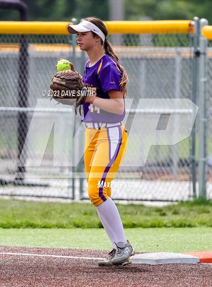 Thumbnail 1 in Indianola vs Xavier (Xavier Varsity Classic) photogallery.