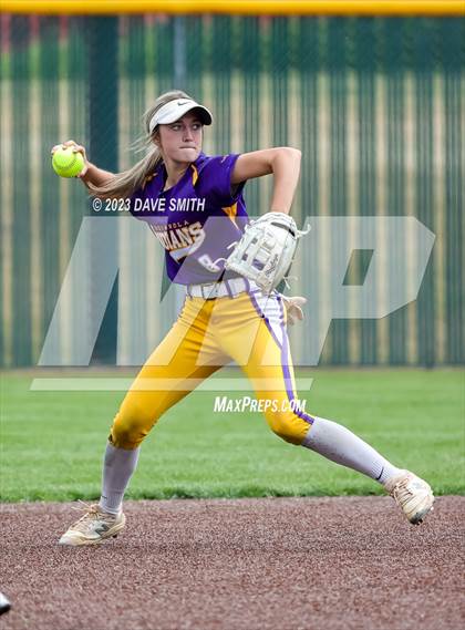 Thumbnail 3 in Indianola vs Xavier (Xavier Varsity Classic) photogallery.