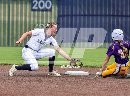 Thumbnail 2 in Indianola vs Xavier (Xavier Varsity Classic) photogallery.