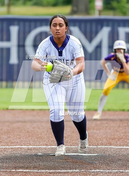 Thumbnail 1 in Indianola vs Xavier (Xavier Varsity Classic) photogallery.