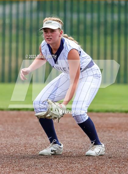 Thumbnail 3 in Indianola vs Xavier (Xavier Varsity Classic) photogallery.