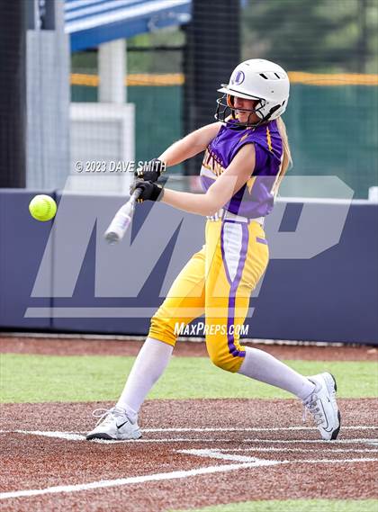 Thumbnail 3 in Indianola vs Xavier (Xavier Varsity Classic) photogallery.