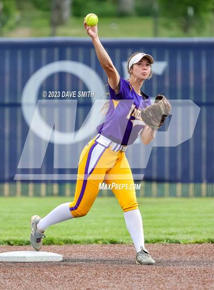 Thumbnail 1 in Indianola vs Xavier (Xavier Varsity Classic) photogallery.