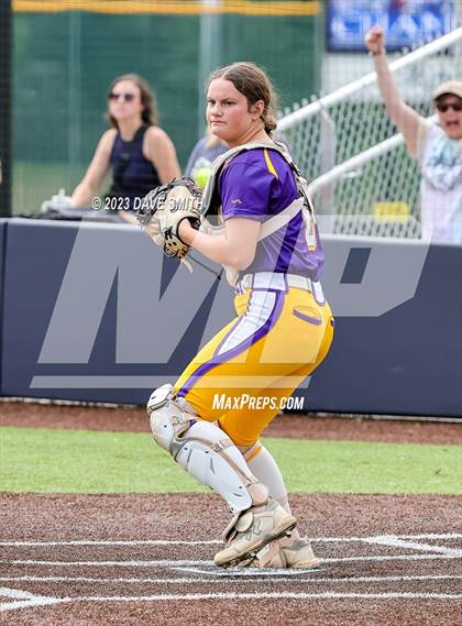 Thumbnail 1 in Indianola vs Xavier (Xavier Varsity Classic) photogallery.