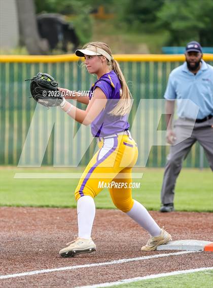 Thumbnail 2 in Indianola vs Xavier (Xavier Varsity Classic) photogallery.