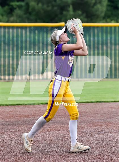 Thumbnail 2 in Indianola vs Xavier (Xavier Varsity Classic) photogallery.