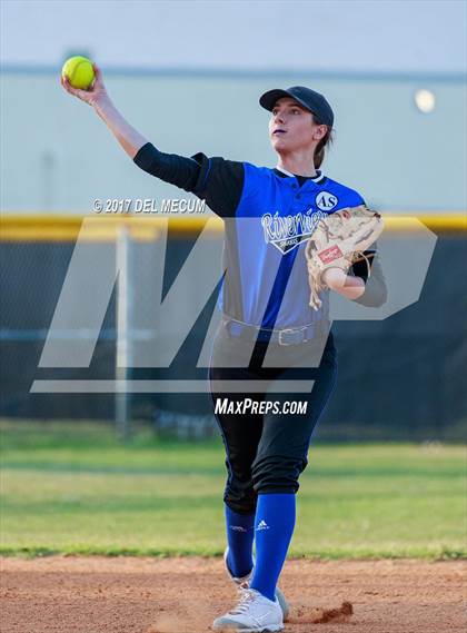 Thumbnail 3 in Lennard @ Riverview photogallery.
