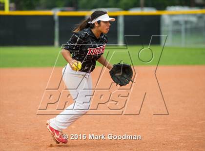 Thumbnail 3 in Katy vs. Alvin (UIL 6A Region 3 Playoff) photogallery.