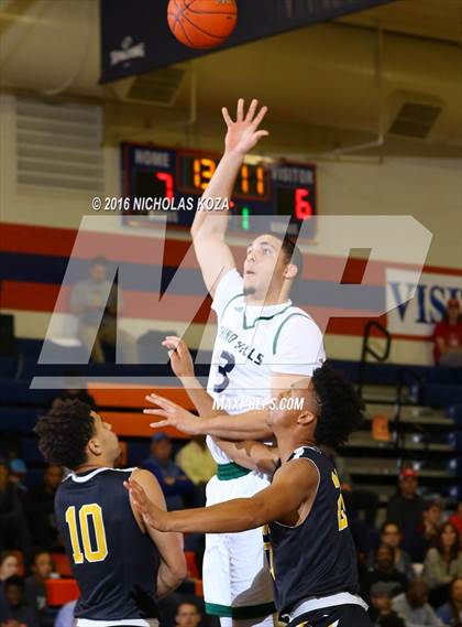 Thumbnail 2 in Chino Hills vs. Bishop O'Dowd (Tarkanian Classic) photogallery.