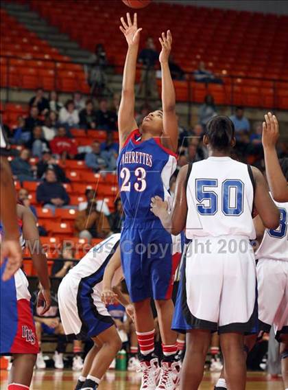 Thumbnail 2 in Duncanville vs. Summit (Texas 5A Region 1 Final) photogallery.