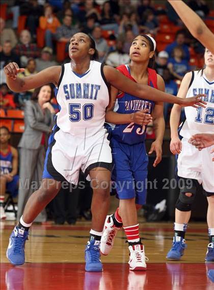 Thumbnail 1 in Duncanville vs. Summit (Texas 5A Region 1 Final) photogallery.