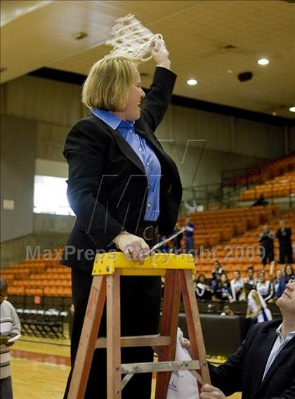 Thumbnail 3 in Duncanville vs. Summit (Texas 5A Region 1 Final) photogallery.